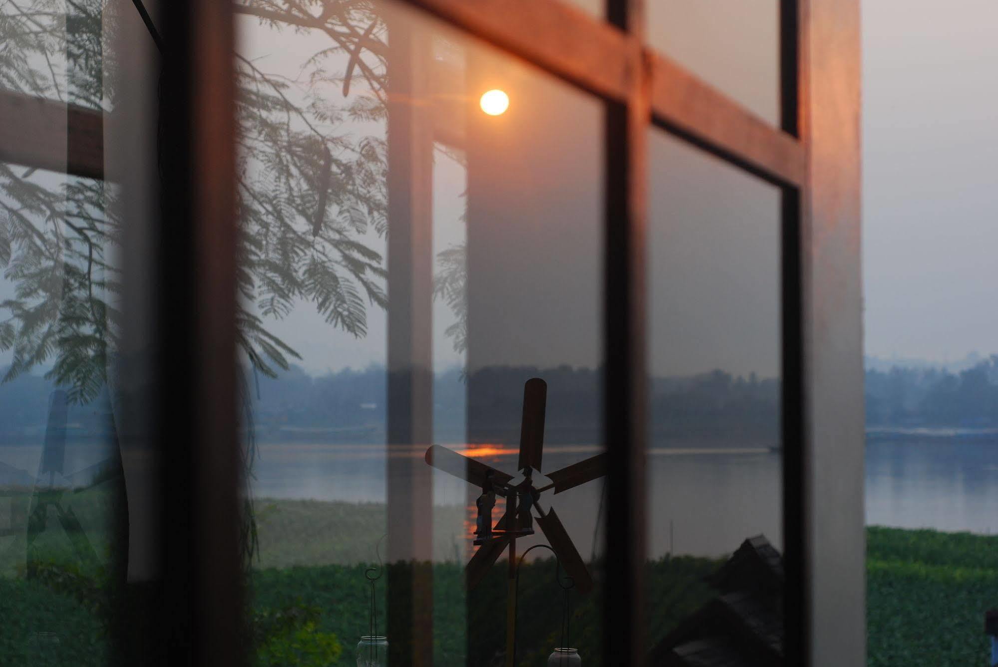 Gin'S Maekhong View Hotell Chiang Saen Exteriör bild